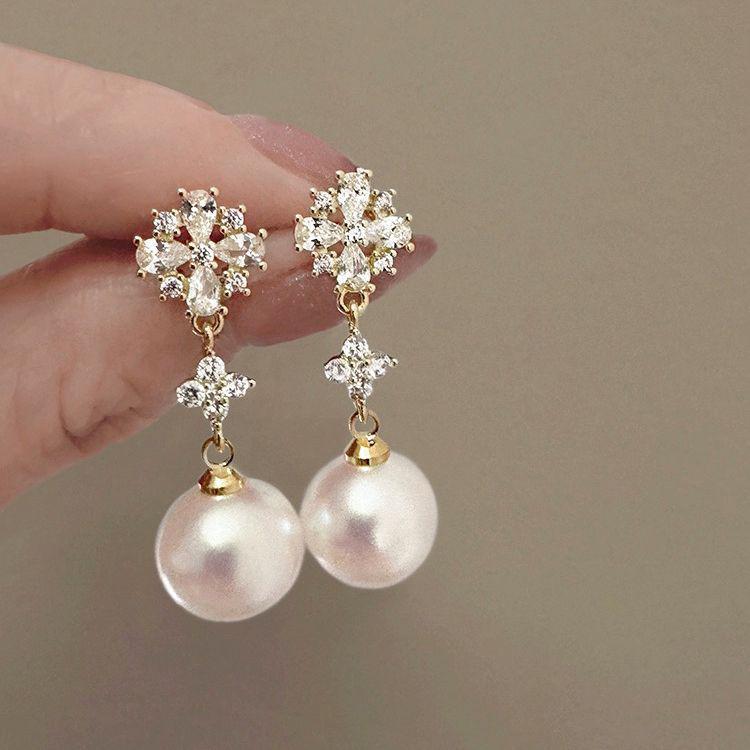 Elegant Pearl Ear Clips for Non-Pierced Ears - Chic and Luxurious Design