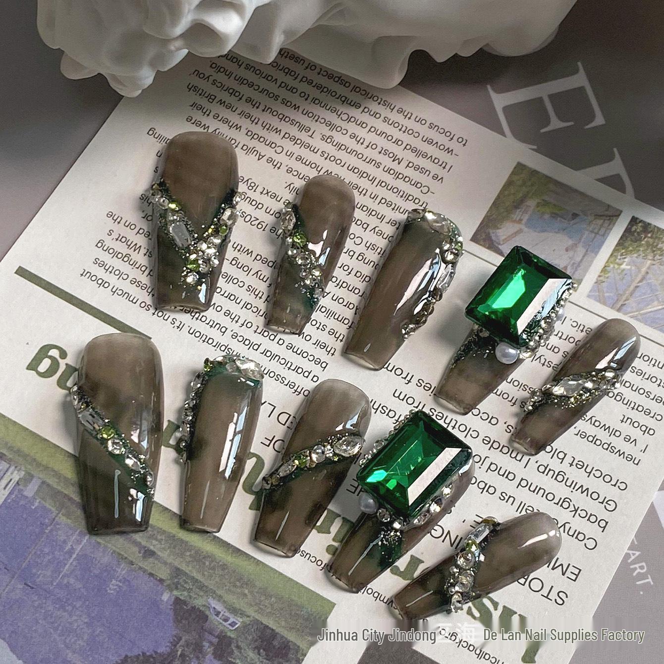 

Темная Академия Старые Деньги Темно-зеленые Бриллиантовые Блестящие Накладные Ногти