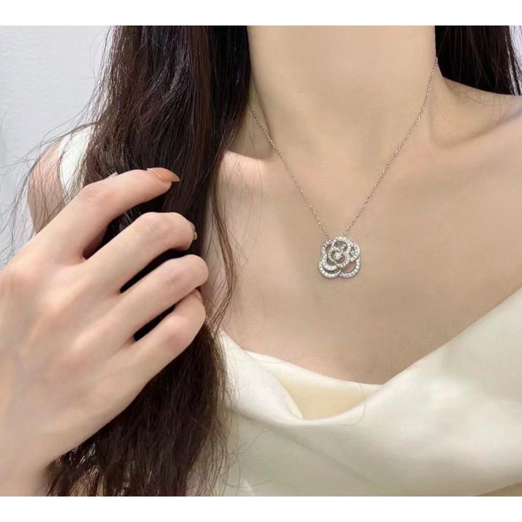 Hollow out large camellia necklace with high-end inlaid temperament and three-dimensional petal shaped electroplated thick gold