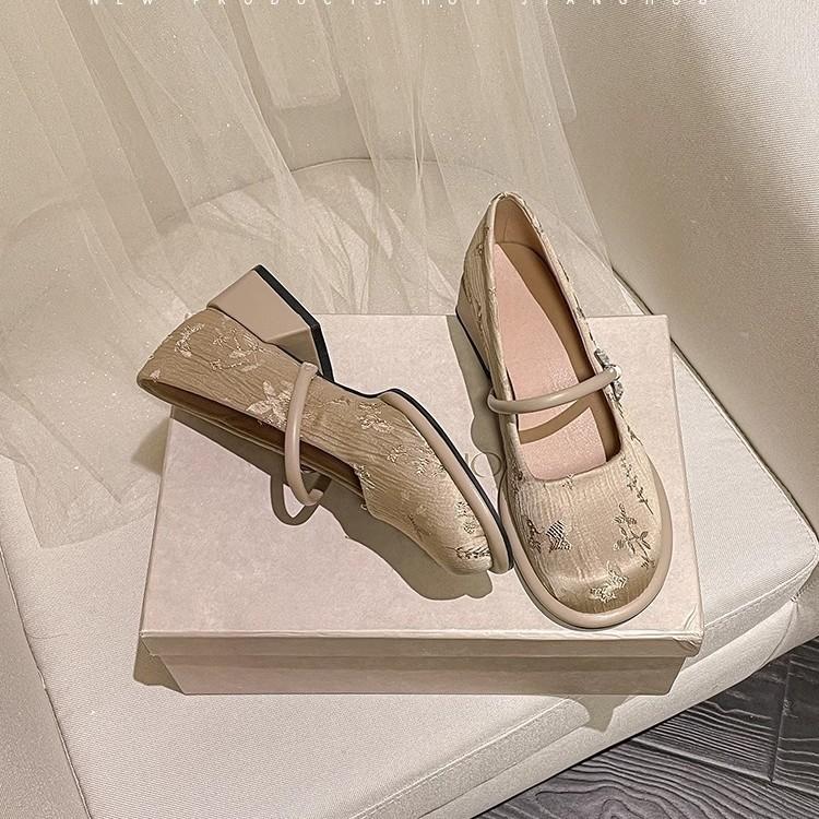 Mary Jane small single shoes round head retro embroidered high heels women's 2025 new early spring shoes