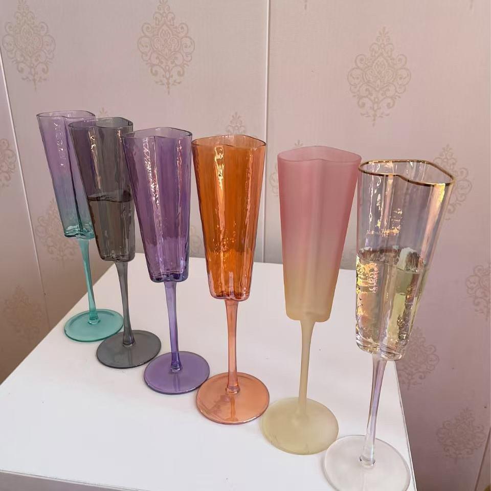 Elegant Hammered Heart-Shaped High-Stemmed Crystal Champagne Glass with Gold-Plated Edge