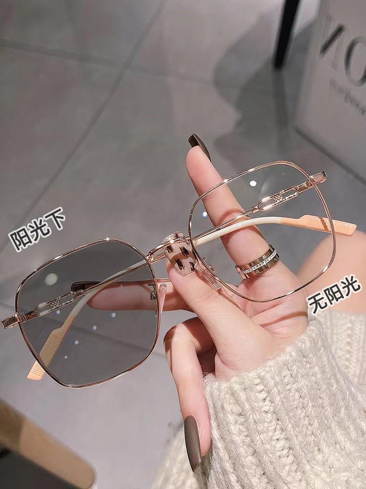 Women s Large Frame Photochromic Anti-Blue Light Myopia Glasses