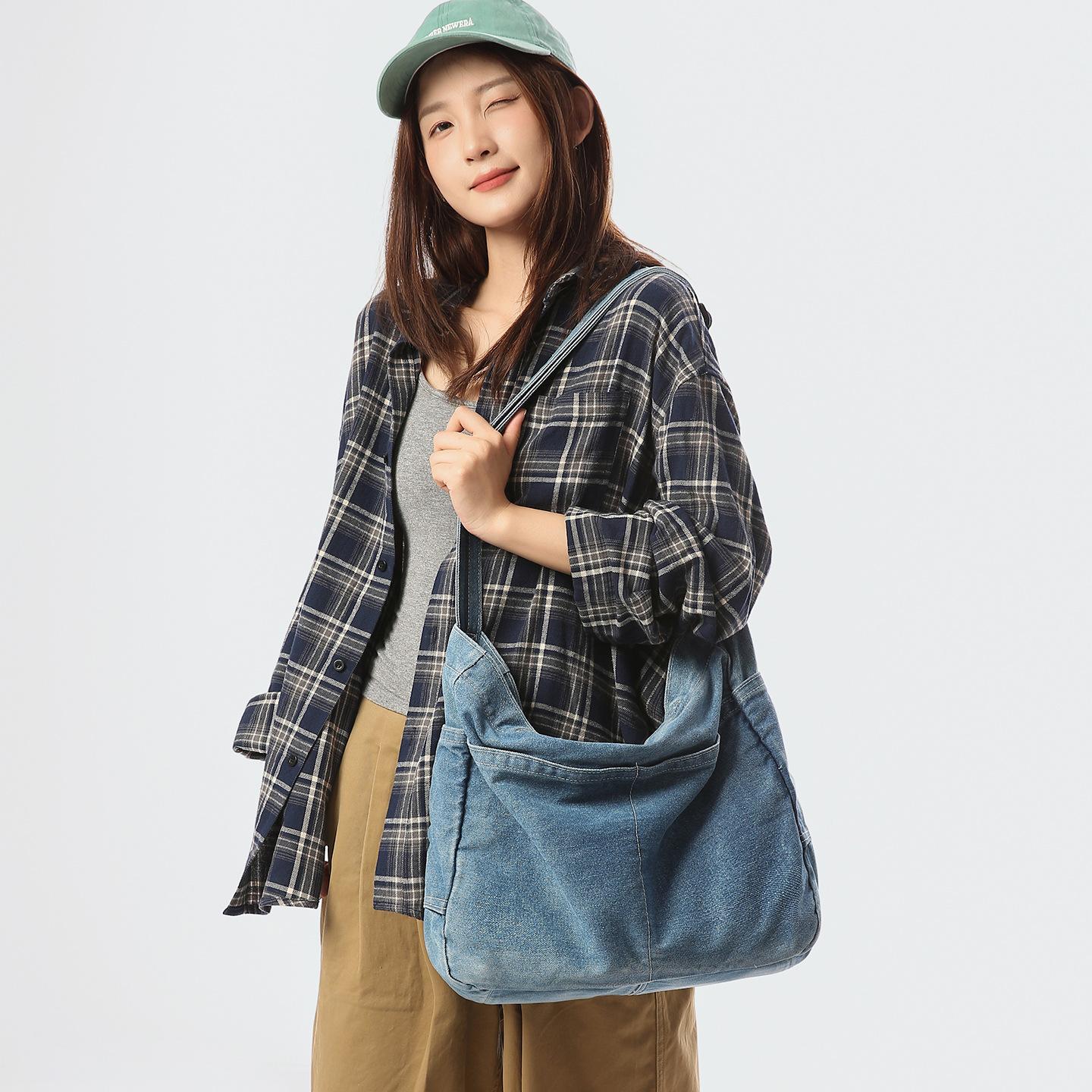 

Tote bag women s 2025 new large-capacity commuter bag autumn and winter versatile denim shoulder college student class bag светло-синий