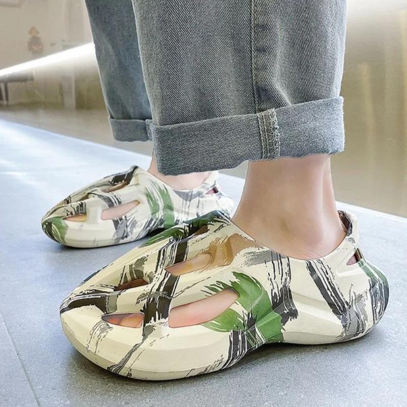 Fashion Ultralight Men's Sandal Breathable Hole Shoes Barefoot Wholesale Pvc Stylish 2025 Styles Summer Sale High Quality Eva Male Shoe