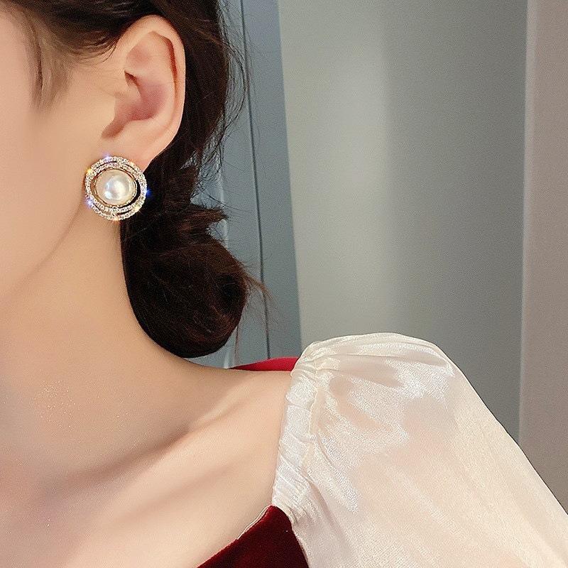 Fashion winding pearl light luxury niche design high sense simple versatile personality exquisite tide earrings