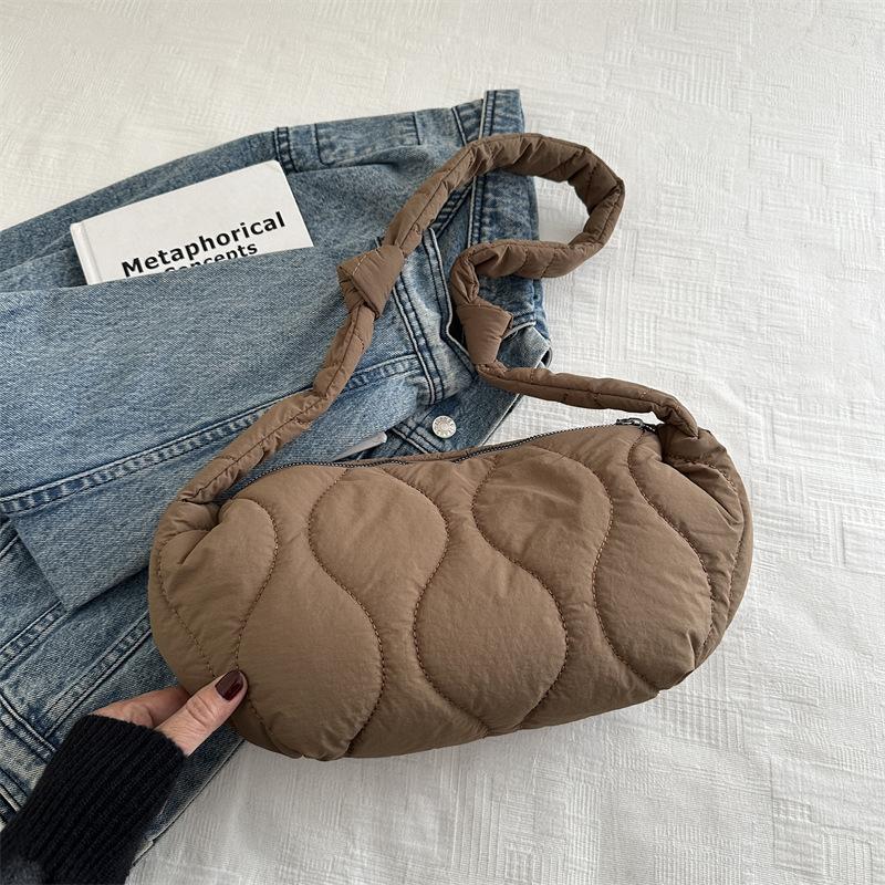 2025 Retro Shoulder Bag Winter Women's Messenger Bag Versatile Fashion Large Capacity Casual Nylon Dumpling Bag