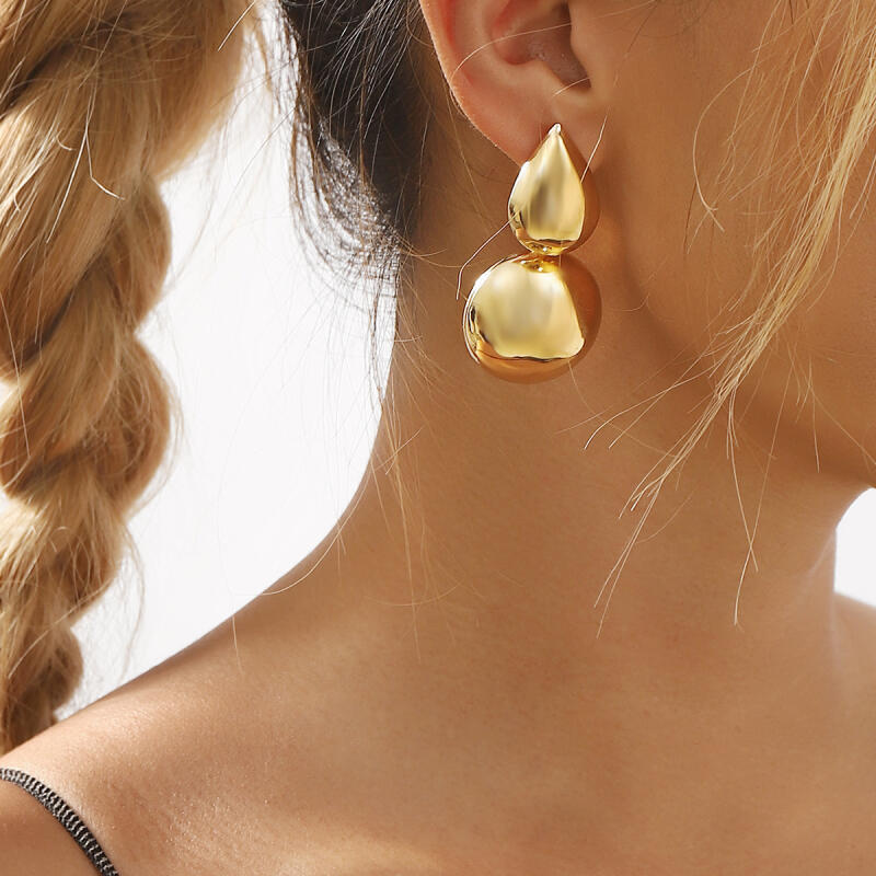 2026 New Vintage Glossy Waterdrop Shaped Stud Earrings for Women Ladies Simplicity Oval Metal Earrings Party Jewelry Accessories