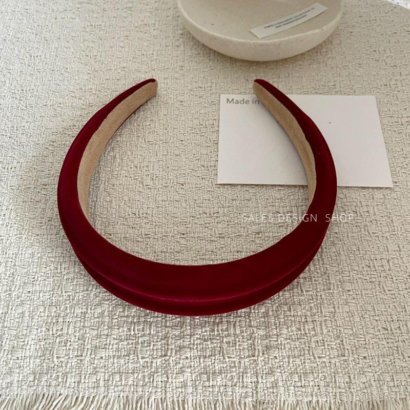 Elegantes Samt-Schwamm-Stirnband mit breiter Krempe - Design Herbst/Winter 2025 für Damen