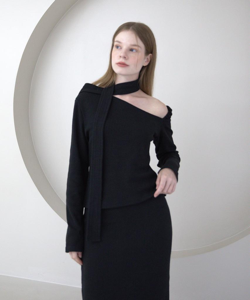 CATTLINE Asymmetrical Muffler Knit (Black)