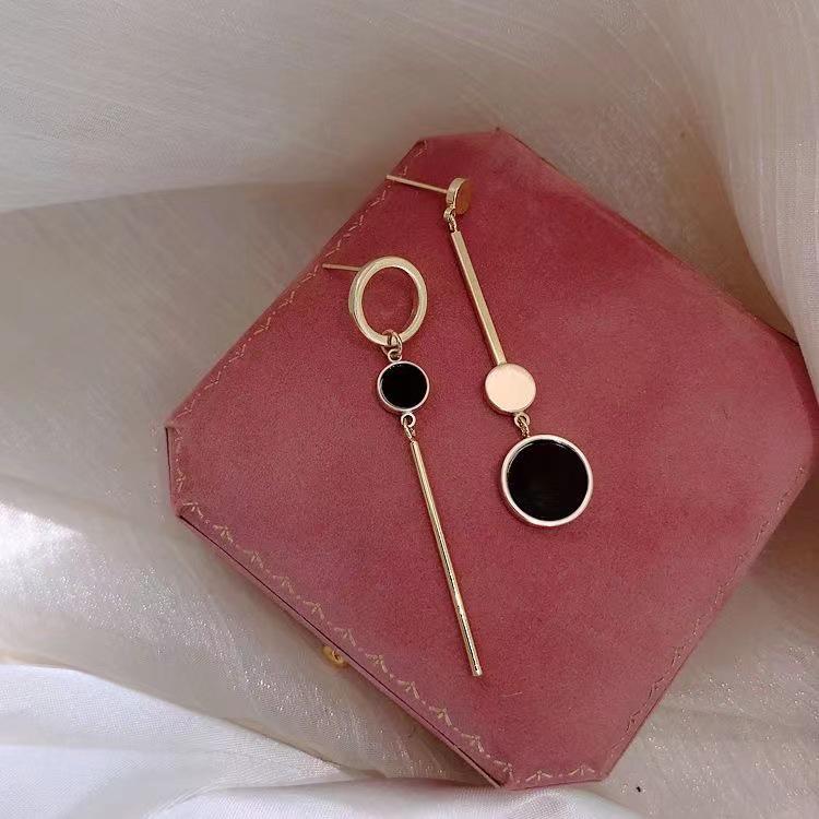 2023 Asymmetrical Black Circle Earrings for Women – Stylish, Versatile, Long Design