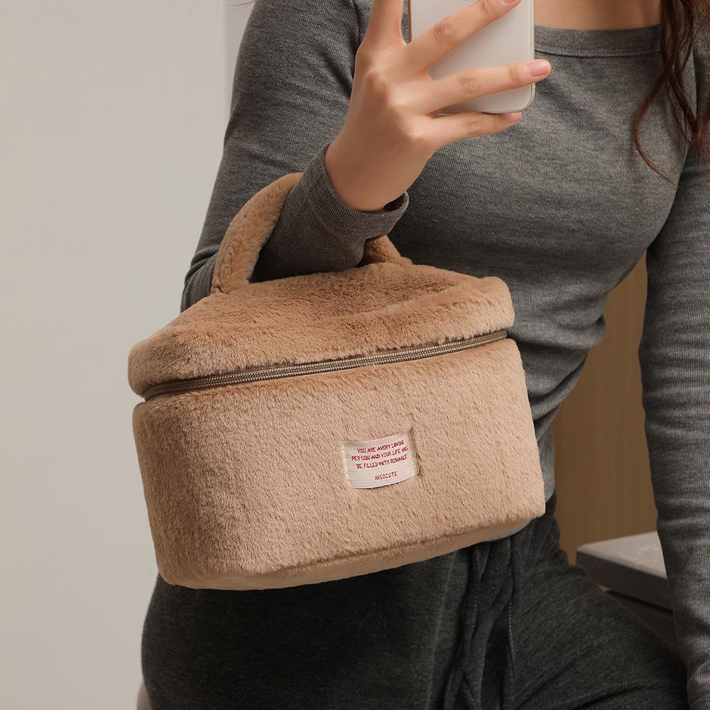 Borsa da Trucco e Articoli da Toeletta in Peluche Monocolore Stile Coreano - Grande Capacità e Portatile per Donne
