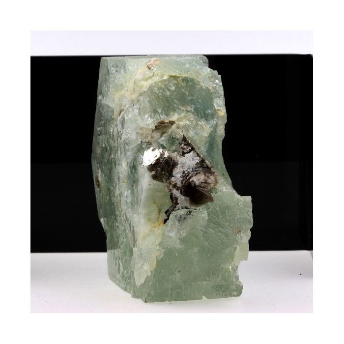 Béryl, Muscovite, Albite 4330.0 carats