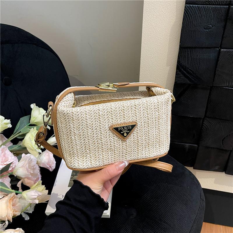 

Летняя маленькая сумка женская 2025 новая модная универсальная сумка-мессенджер простая маленькая свежая на плечо соломенная сумка