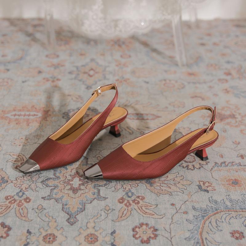 Niche design sense high heels women's metal head summer new kitten heel comfortable wear with skirt versatile sandals