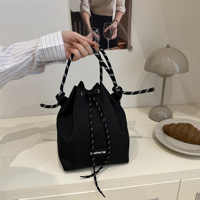 

Solid color pleated foreign style Korean version of the new bucket bag women s multi-functional versatile casual personality fashion messenger bag чёрный