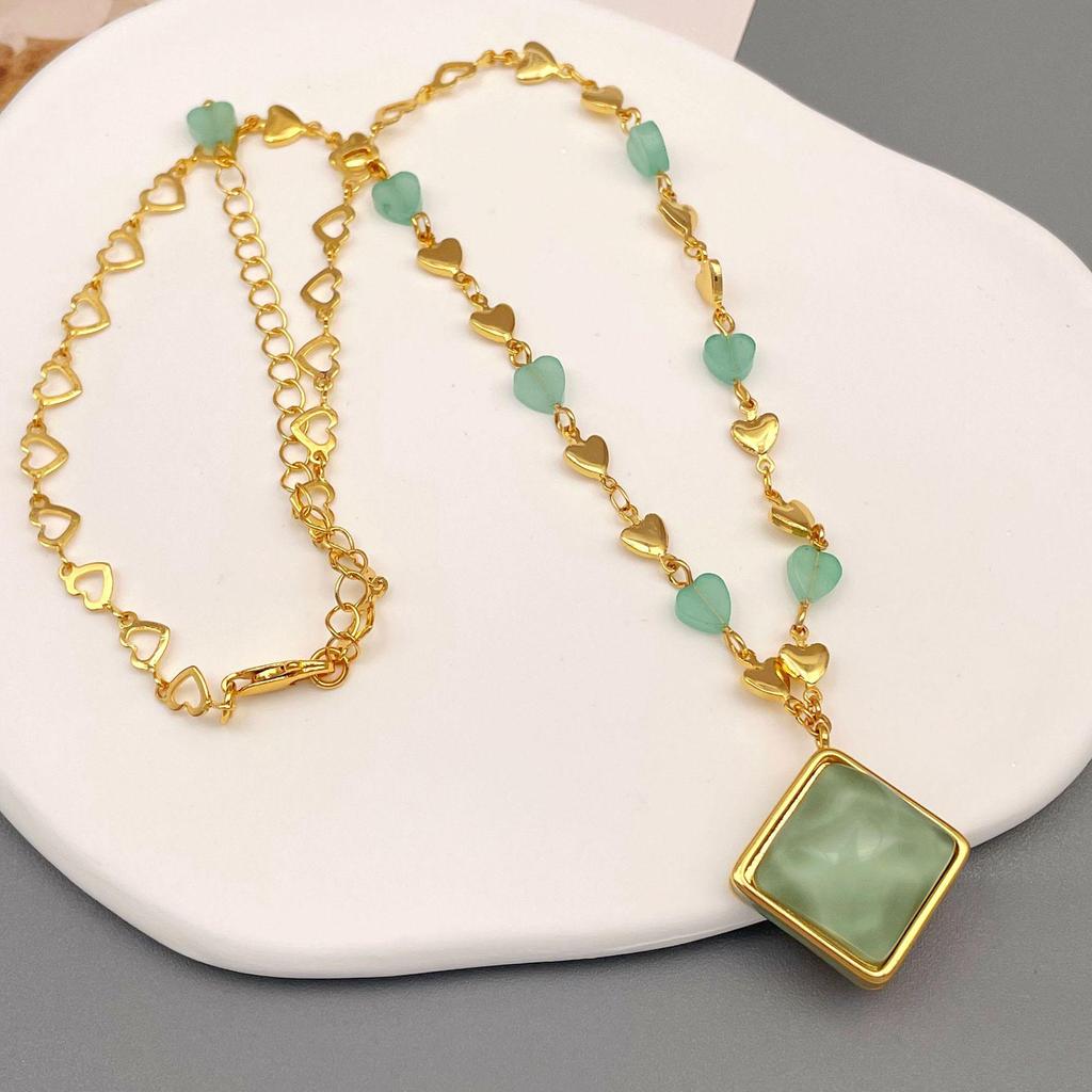 Vintage European & American Green Jade Heart Pendant Necklace - Exquisite Retro Choker