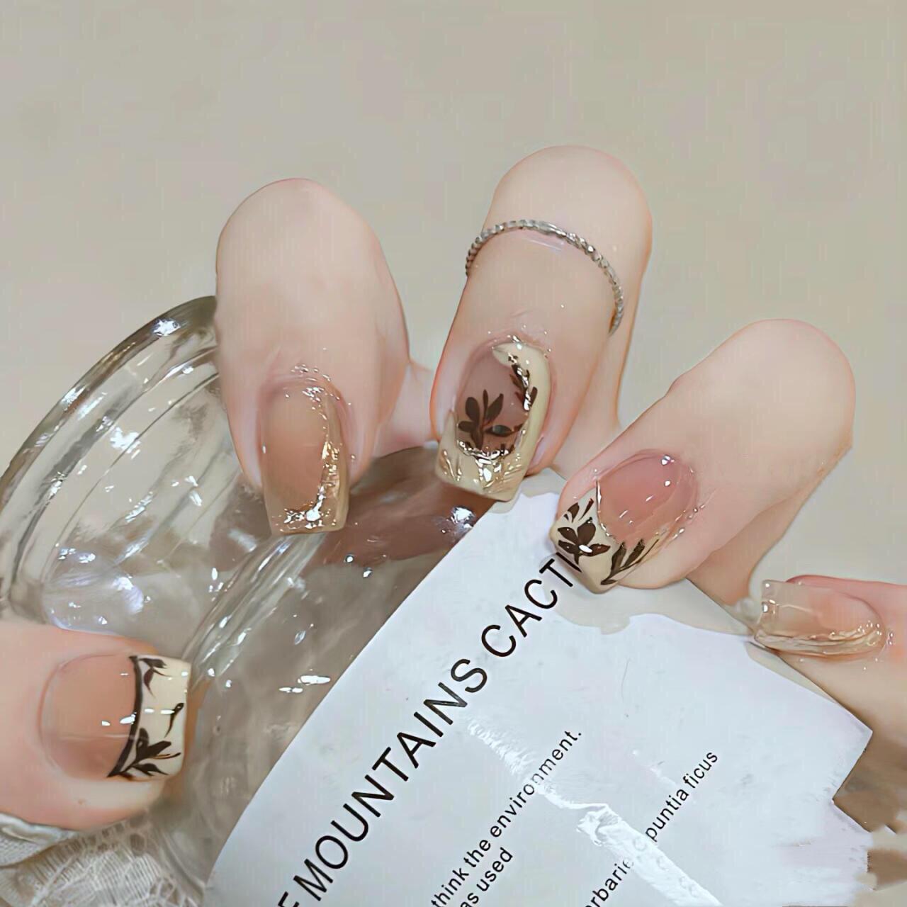 

Gilded Maple Leaf Autumn Press-on Nails - Set of 10