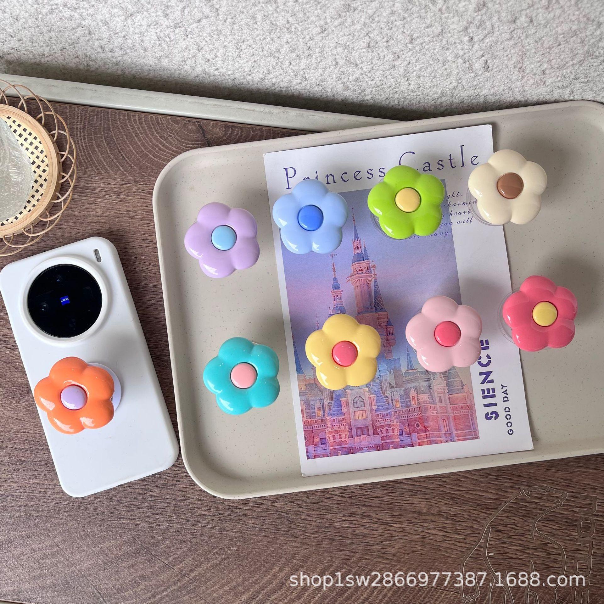 

Solid Color Flower Phone Holder – Portable, Stable, Foldable, and Retractable Airbag Ring Buckle. Flower - Off-White