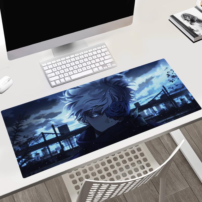 Tapis de bureau Jujutsu Kaisen 40x90x0.3CM avec les personnages Gojo, Yuji et Megumi.