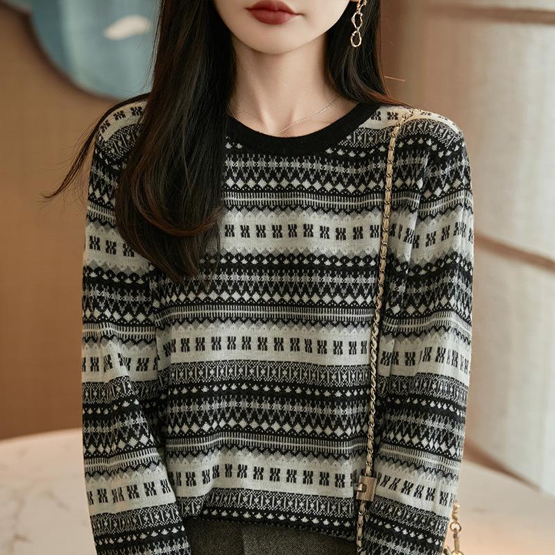 

Новый ретро жаккардовый свитер с круглым вырезом, свободный, в полоску, в этническом стиле для женщин на начало осени M