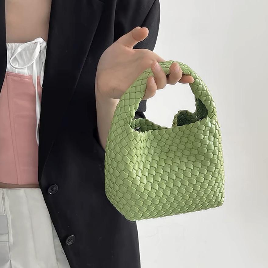 Hand-Woven Women's Summer Handbag: High-End Niche Design, Versatile for Shoulder and Vegetable Basket Style