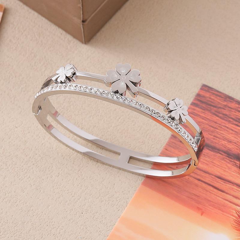 Four-Leaf Clover Double Ring Rhinestone Buckle Bracelet, Titanium Steel, Non-Fading, Hand Jewelry