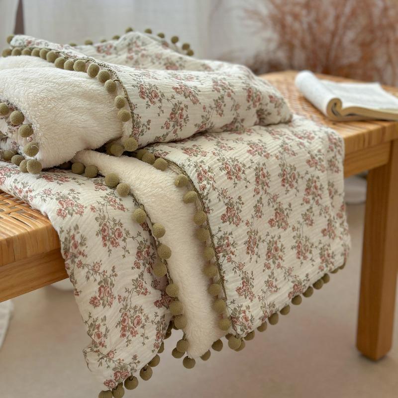 Cotton Crinkled Gauze Blanket Soft Breathable Pom Pom Throw Lightweight Portable for Office Nap Sofa Couch Outdoor Travel All Season Warm Blanket