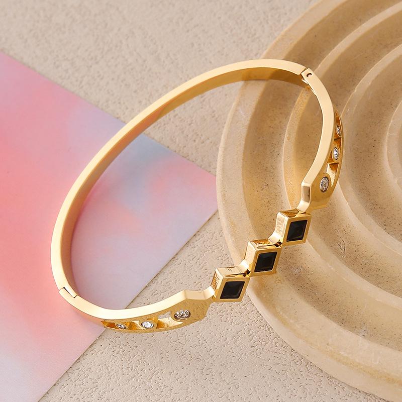 Elegant Titanium Steel Rhombus Bracelet with 18K Gold Plating and Rhinestone Inlay