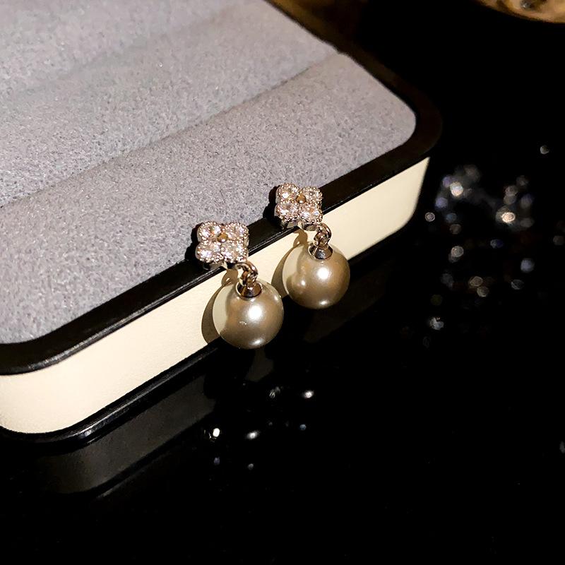 Silver needle zircon flower pearl earrings Dongdaemun fashion light luxury stud earrings high-end temperament girl earrings