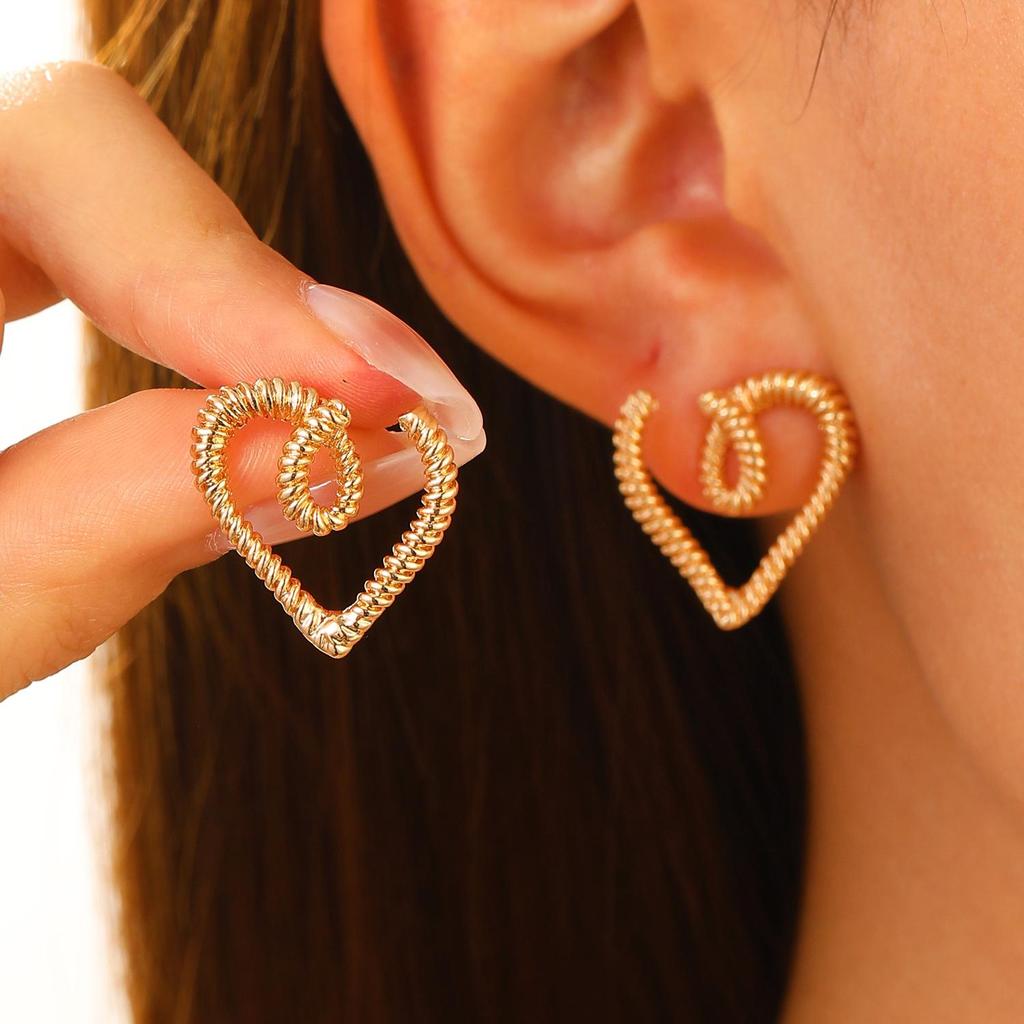 European & American C-Shaped Heart Velvet Stud Earrings for Women – Elegant Korean Style Accessories.