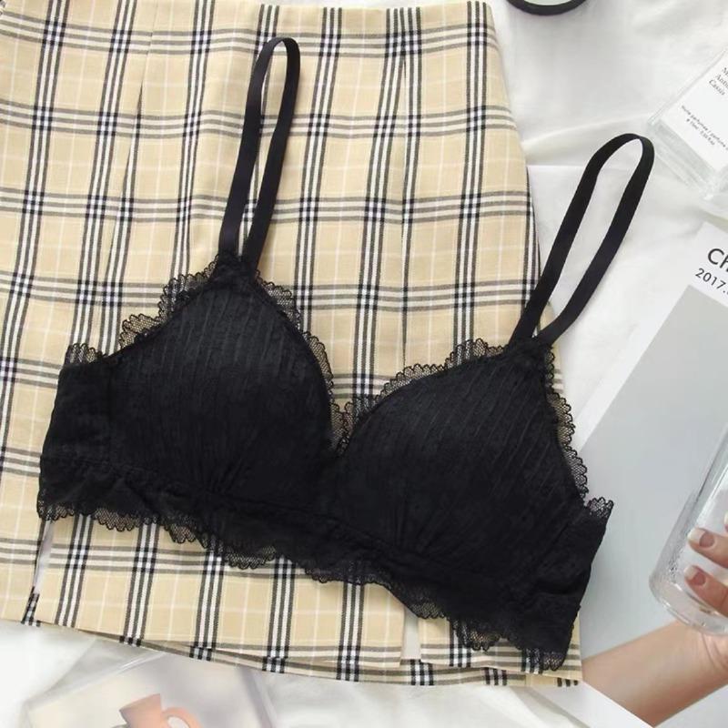 White lace girl bra without steel rim, small chest, flat chest, not empty cup, triangle cup, blue thin underwear.