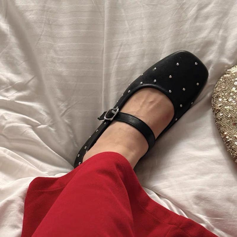 Mary Jane Schuhe mit eckiger Zehenpartie und roten Nieten für Damen, elegant, flache Schuhe für Frühling und Herbst, Damen, flache, lässige schwarze Slipper, Schuhe 2025