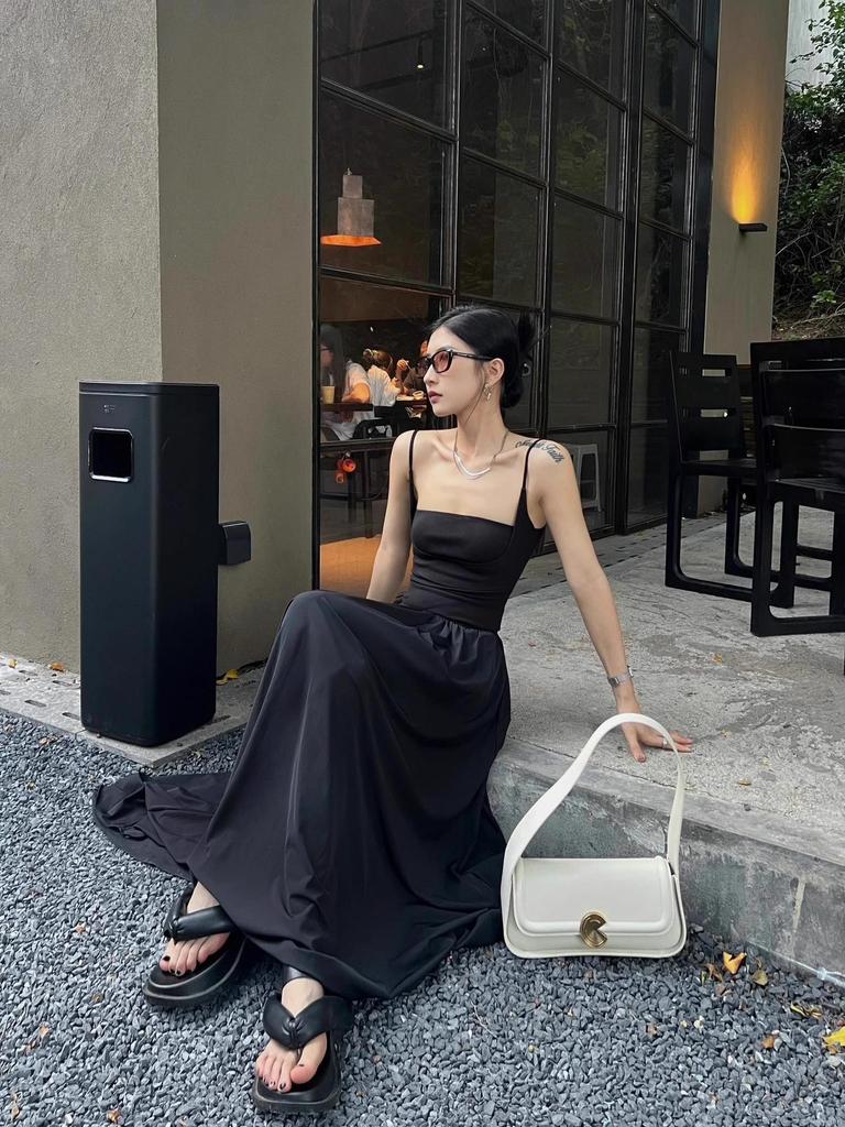 Women's French Hepburn-Style Black Summer Suspender Dress: Elegant and Breezy for Seaside Vacations