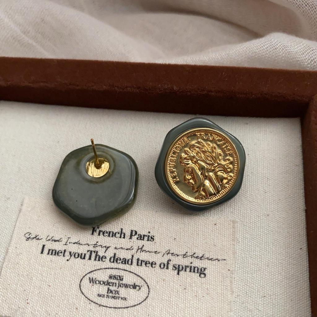 Resin Retro Metal Relief Portrait Stud Earrings Irregular Earrings Simple High-End Versatile Women'S Exquisite