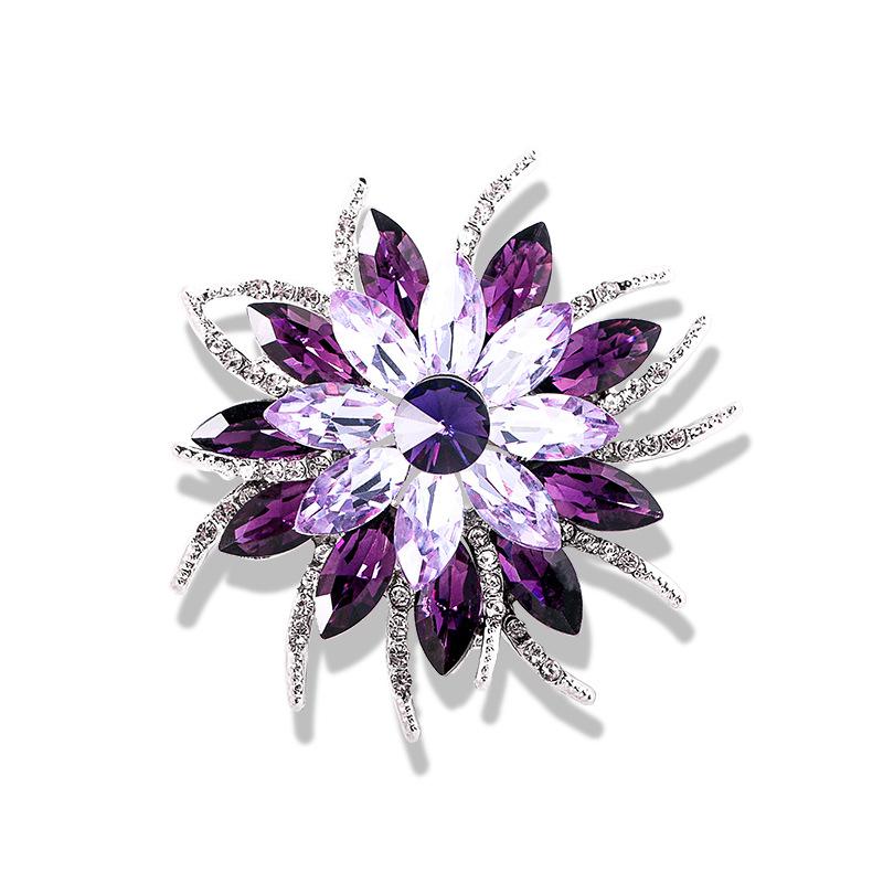 European and American retro glass rhinestone brooch, alloy crystal chest flower, flower chest flower accessory