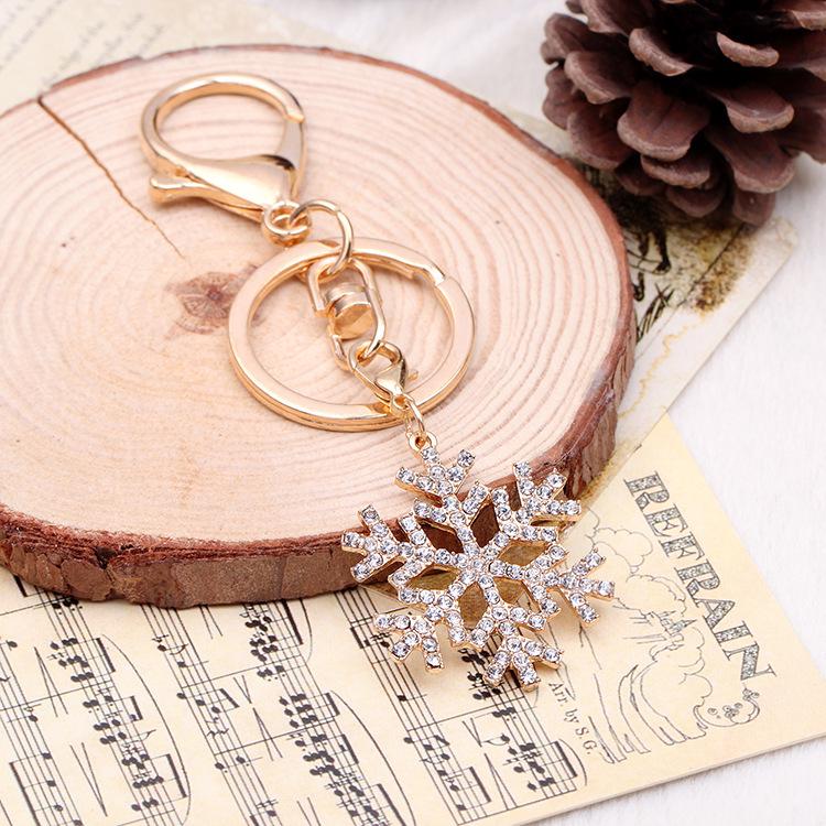 Christmas Snowflake Metal Keychain Set: Exquisite Small Hollow Gold Pendants