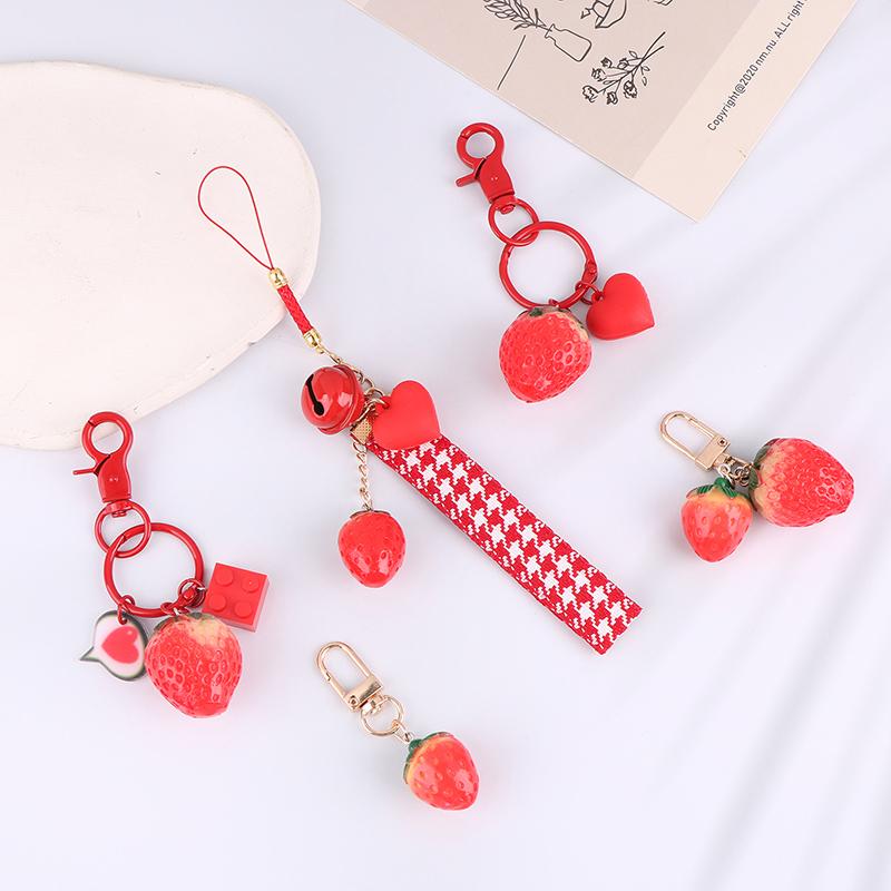 1 Stück Erdbeere Rotes Herz Schlüsselbund Schlüsselbund Für Frauen Mädchen Schmuck Simulierte Frucht Niedlich Auto Schlüsselhalter Schlüssel Zubehör