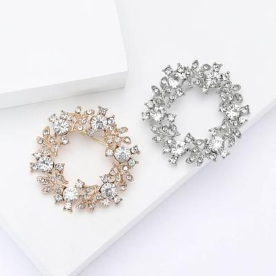 Broche de corona de diamantes de imitación de aleación simple y elegante de Japón y Corea del Sur Broche de suéter de traje de mujer versátil para viajeros