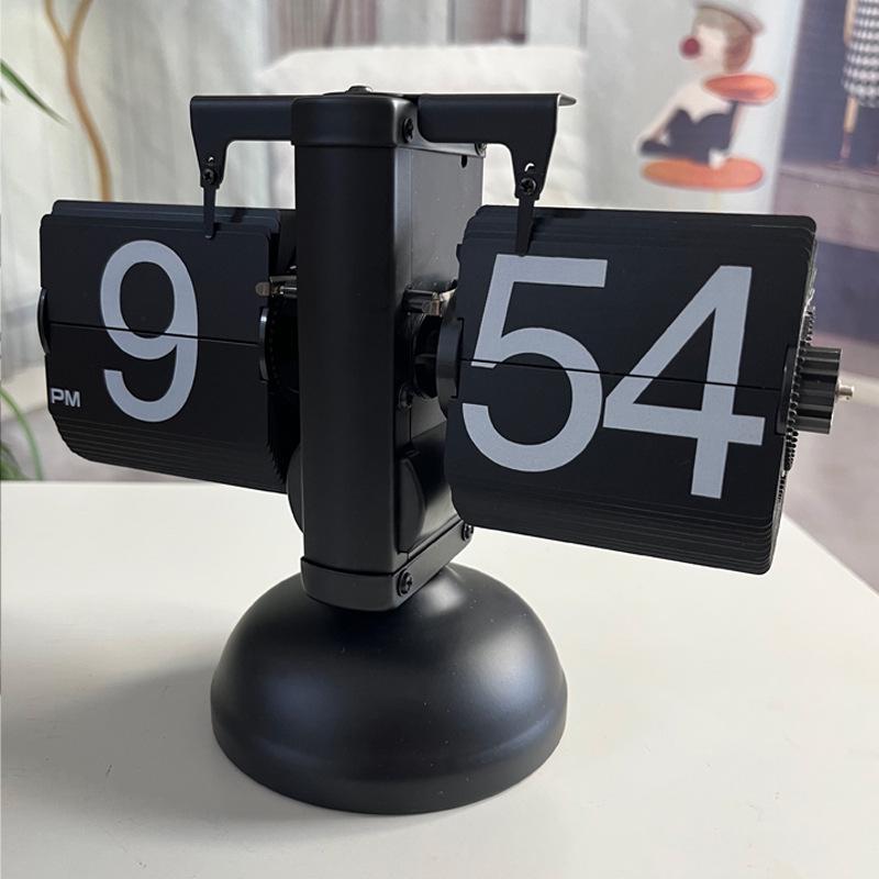 European Retro Mechanical Flip Clock - Desktop Ornament for Living Room