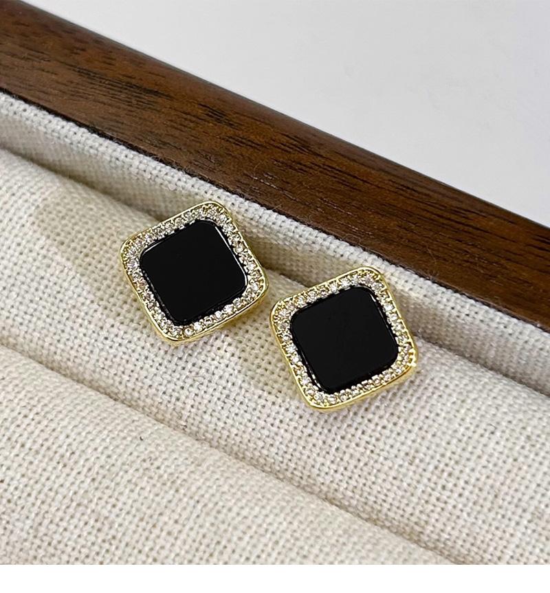 Light Luxury High-end Square Earrings with Female Niche Design Earrings 2026 New Popular Earrings Fashion Accessories