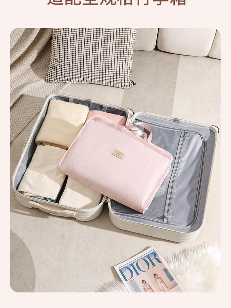 Seven-Piece Travel Organizer Set: Portable Underwear Storage Bags for Business Trips