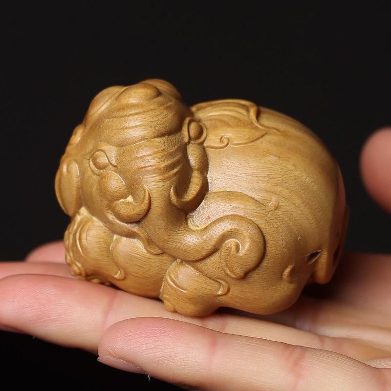 Green Sandalwood Cat Ornament - Solid Wood Hand-Carved Kitten for Home or Car Décor