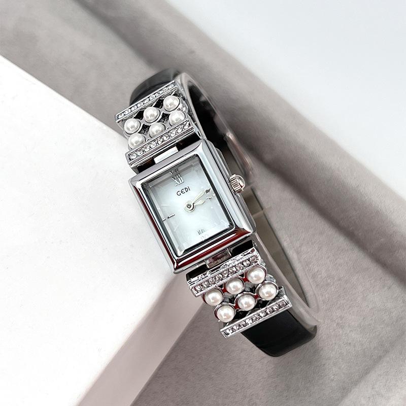 Light Luxury High-End Pearl Women'S Watch Niche High-Value Medieval Quartz Watch Women'S Waterproof Fritillary Watch