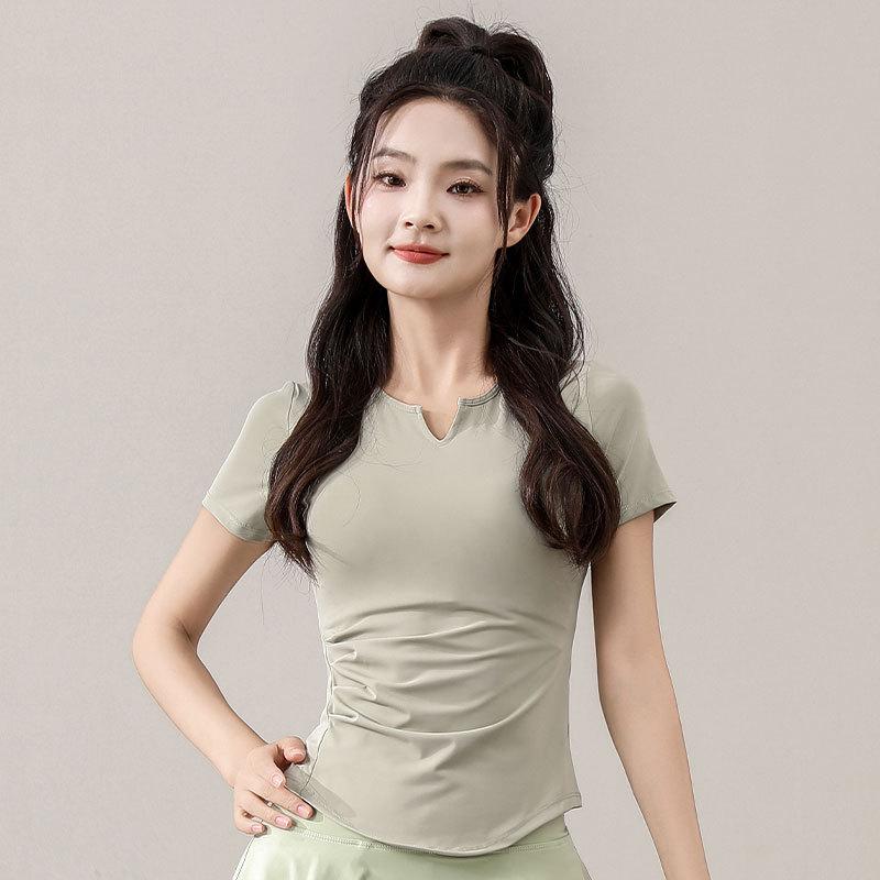 Damen Sommer Sportbekleidungsset: Schnelltrocknendes Tennis-, Badminton-, Yoga- und Lauf-Outfit mit kurzärmeligem Oberteil und Rock.