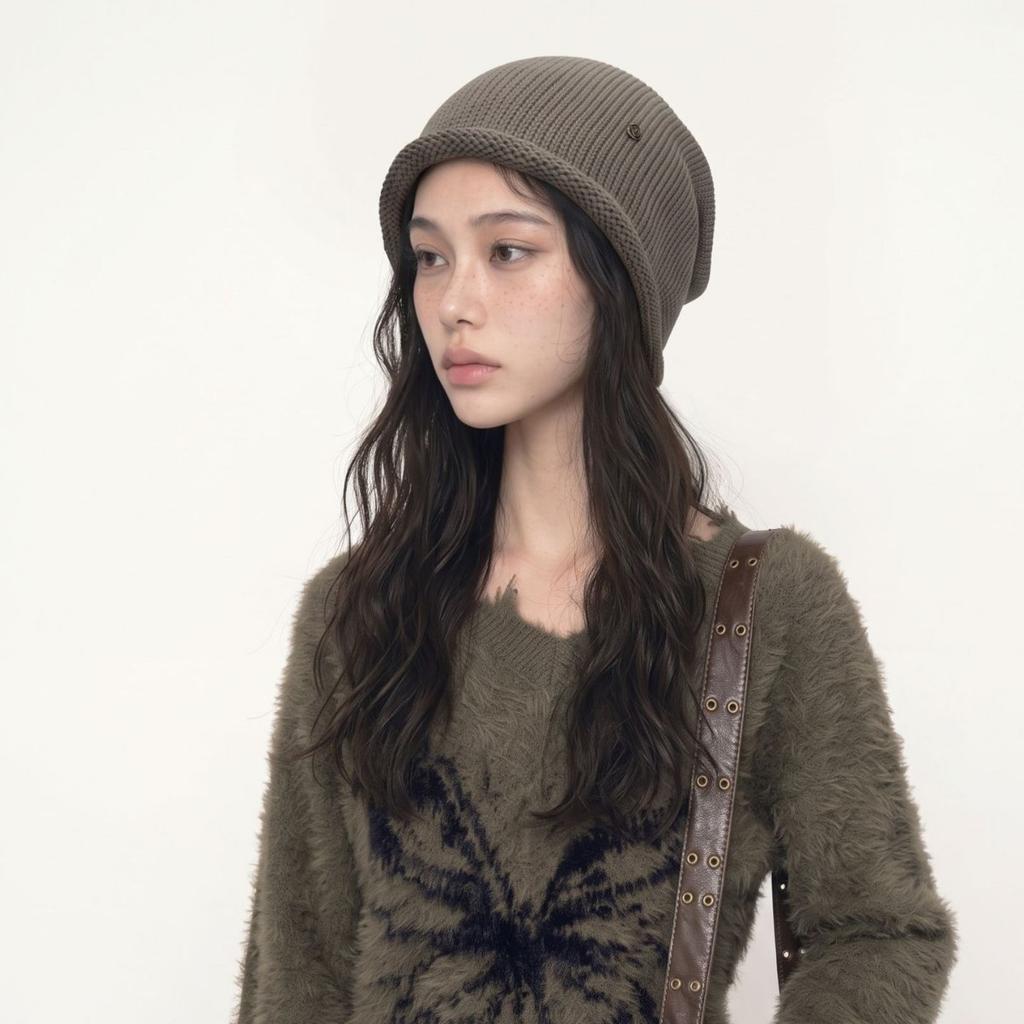 Minimalist style small standard knitted stack hat unisex warm ear protection big head circumference knitted hat showing face small cold hat