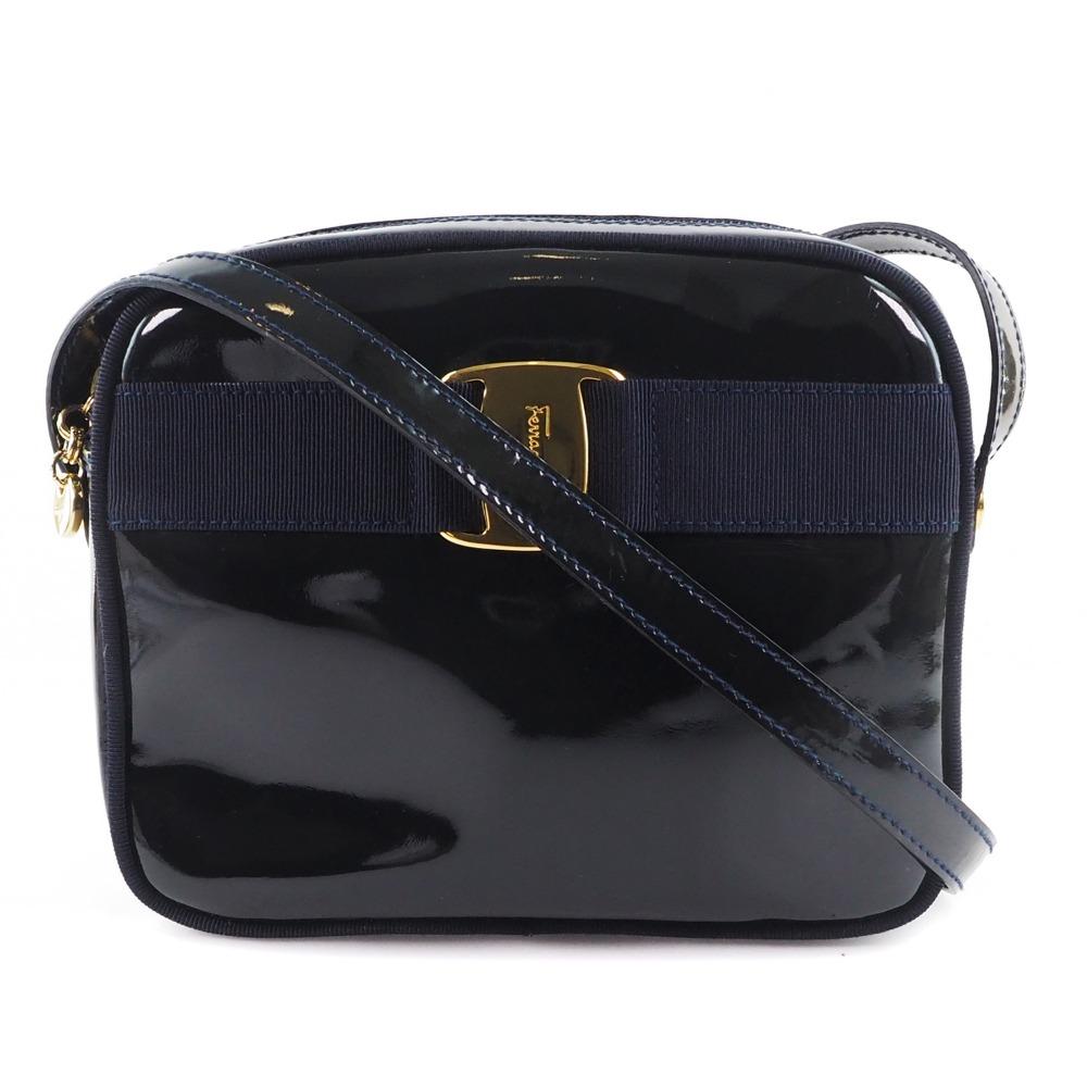 

Salvatore Ferragamo Vala Shoulder Bag DE-21 3096 black Patent leather Women Used