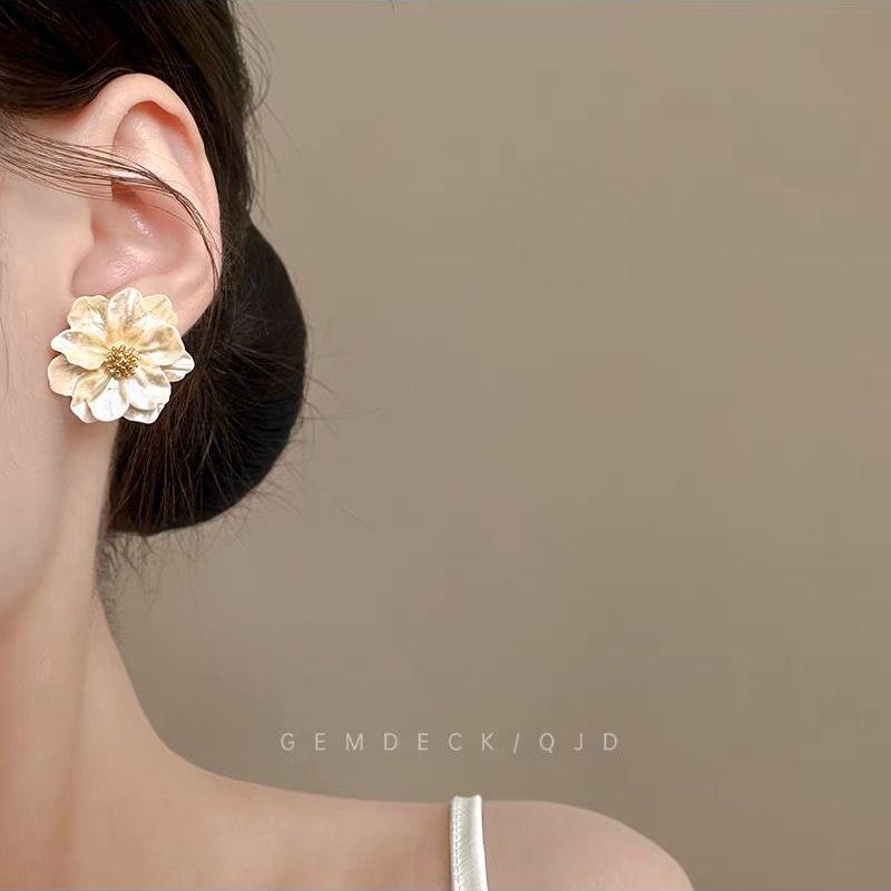 Милые женские серьги-клипсы из металла в стиле ретро «Камелия» 1pc