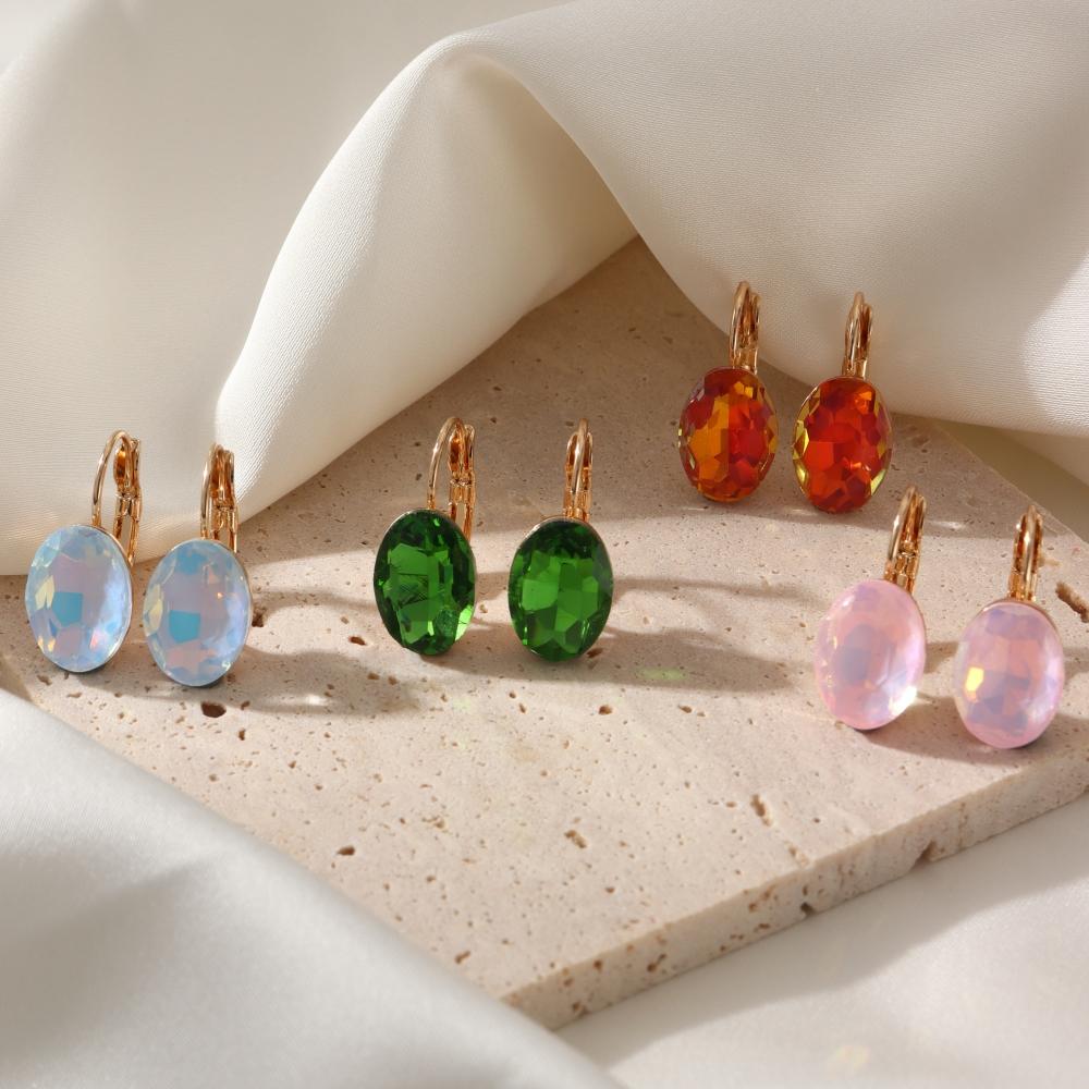 Kadınlar için Moda Dört Renkli Oval Yapay Kristal Halkalı Küpeler Küpe Takı Düğün Parti Aksesuarları