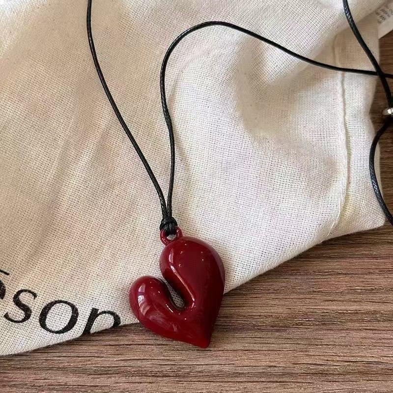 Moda Coreana Cavo Intrecciato Lungo Nero Ciondolo Cuore Rosso in Ceramica Collana per Donna Gioielli Minimalisti Eleganti Retro Y2K Regalo
