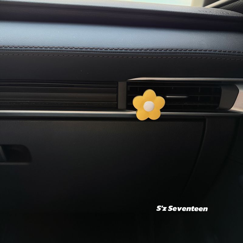 

Cute Little Red Riding Hood Hello Kitty Car Air Vent Decoration Ornament Car Interior Fragrance Diffuser Stone Light Scent Little flower